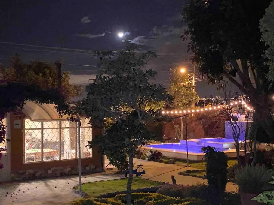 Piscina Caliente, Reuniones De Amigos, Familias Y Fiestas Villa Quito Holiday home