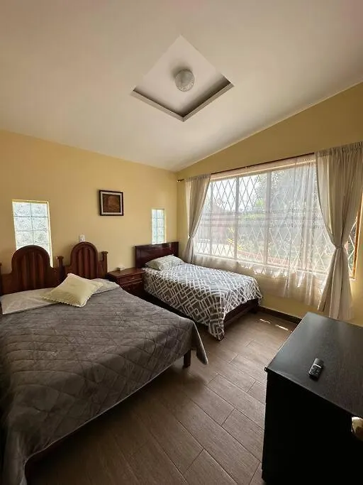 Piscina Caliente, Reuniones De Amigos, Familias Y Fiestas Villa Quito