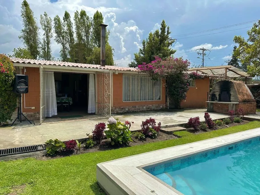 Holiday home Piscina Caliente, Reuniones De Amigos, Familias Y Fiestas Villa Quito