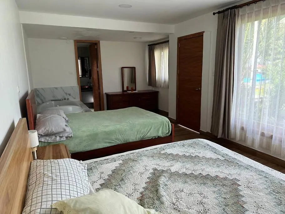 Holiday home Piscina Caliente, Reuniones De Amigos, Familias Y Fiestas Villa Quito